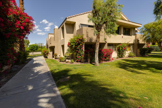 Property photo of 605 E Amado RD