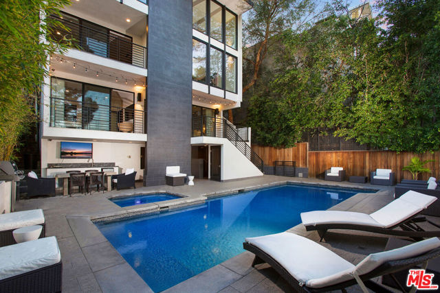 Property photo of 14835 Valley Vista BL