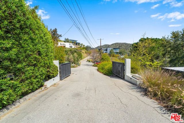 Property photo of 1404 N Kenter AV