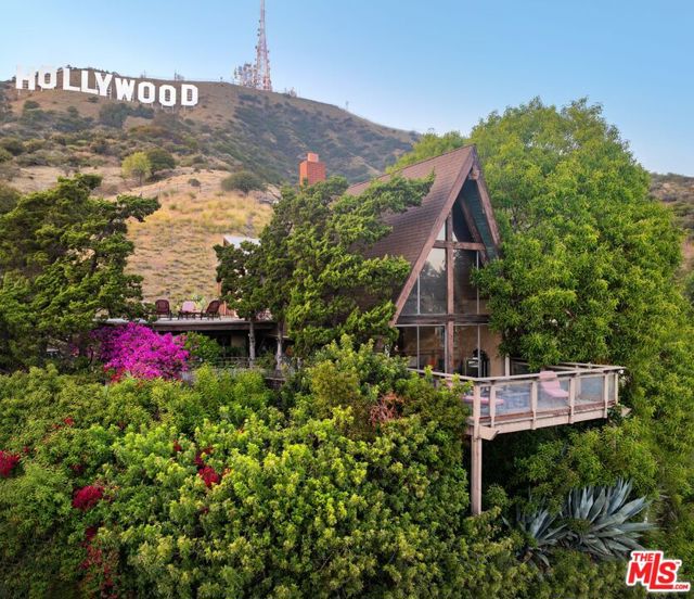 Property photo of 6105 Mulholland HY