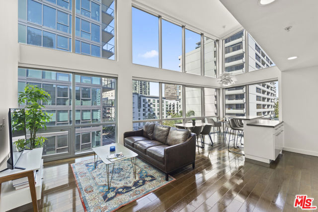 Property photo of 901 S Flower ST