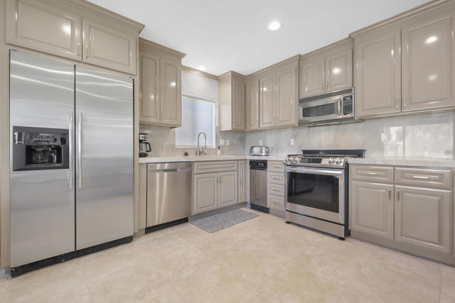 Property photo of 41479 Resorter BL