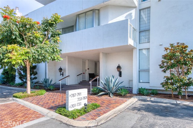 Property photo of 737 Avocado Avenue