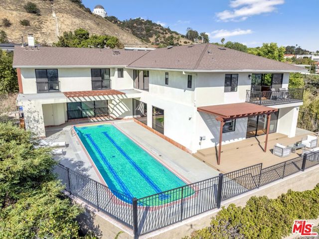 Property photo of 2267 Winona BL