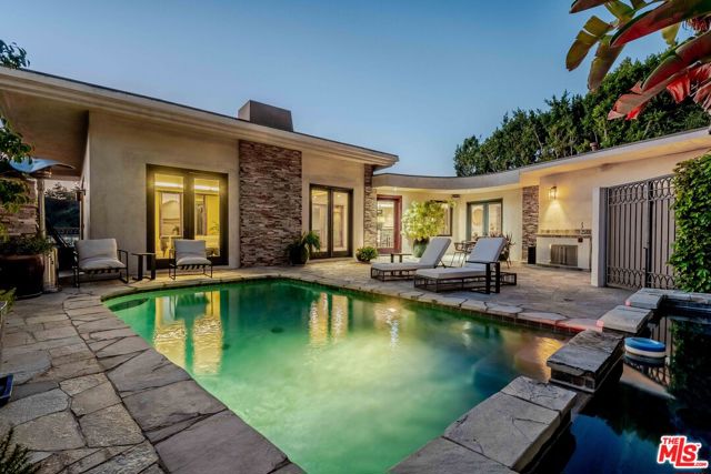 Photo of 1667 Waynecrest Dr