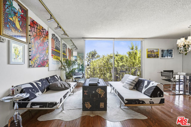 Property photo of 100 S Doheny DR