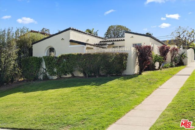 Property photo of 1903 Holmby AV