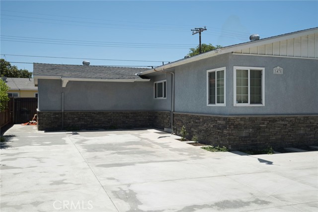 Property photo of 1478 W Valencia DR