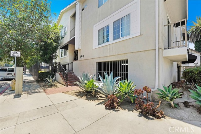 Property photo of 4189 Vineland AV