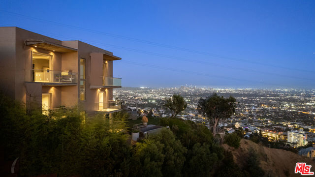 Property photo of 1600 Viewmont DR