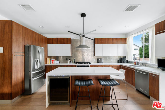 Property photo of 12504 Kling ST