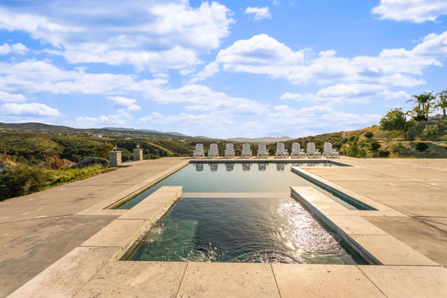 Property photo of 38975 Vista Dawn CT