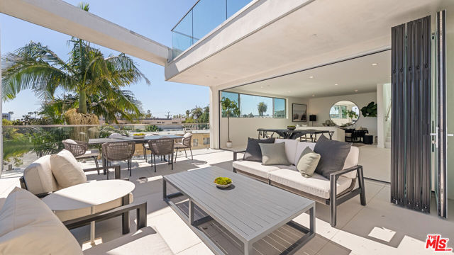 Photo of 621 N Kings Rd