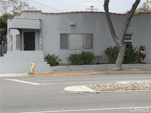 Property photo of 701 E Willow ST