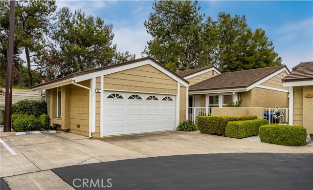 Property photo of 10 Greenbriar