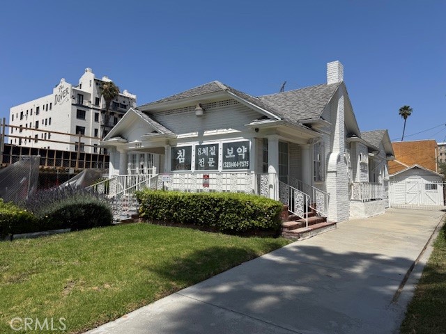 Property photo of 242 N St Andrews Pl