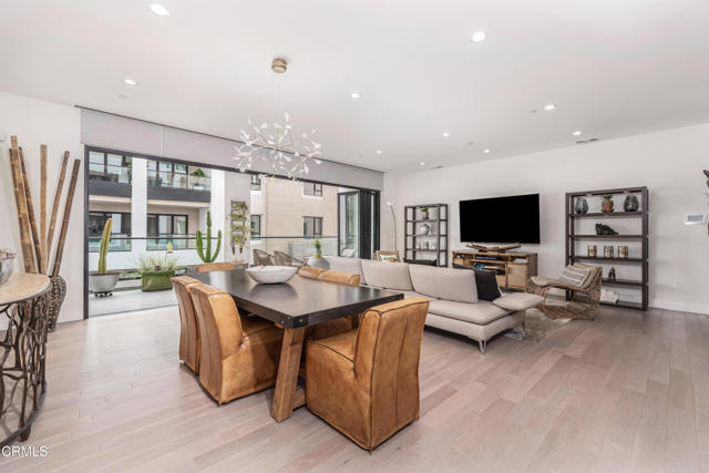 Property photo of 330 W Green ST