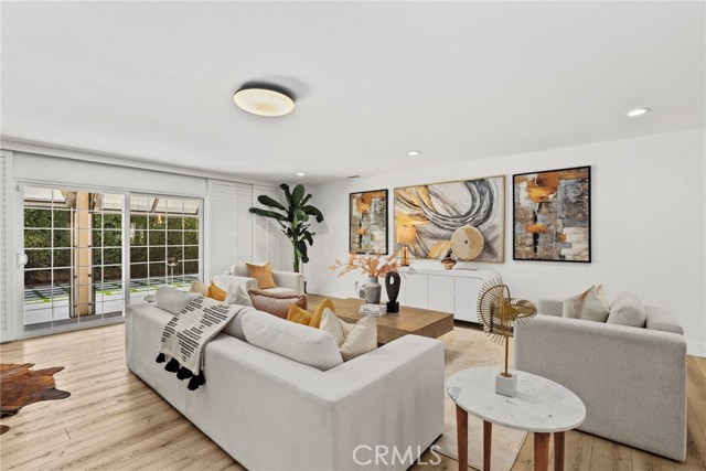 Photo of 136 W Sandra Av
