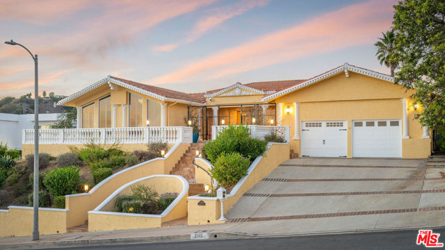 Property photo of 2315 N Hobart BL