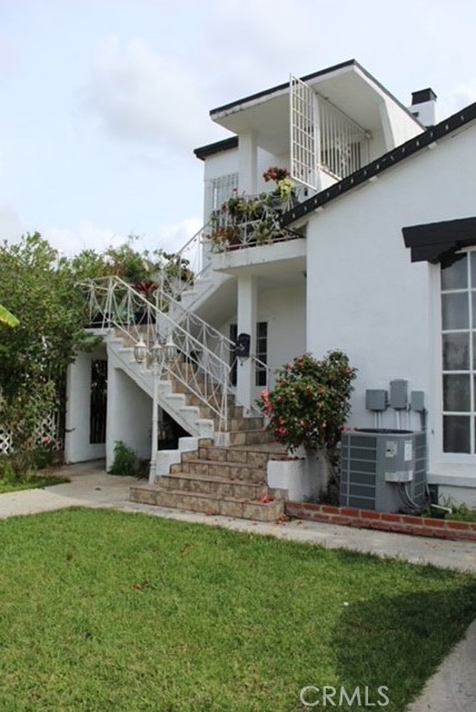 Property photo of 2546 S Bronson