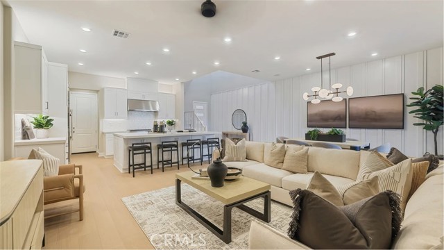 Property photo of 998 Snowberry PL