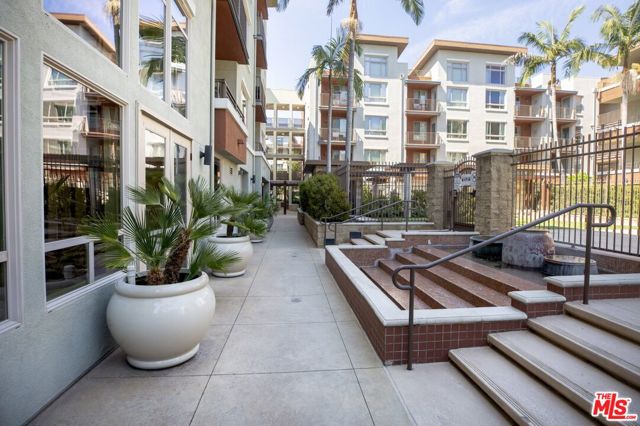 Property photo of 100 S Alameda ST