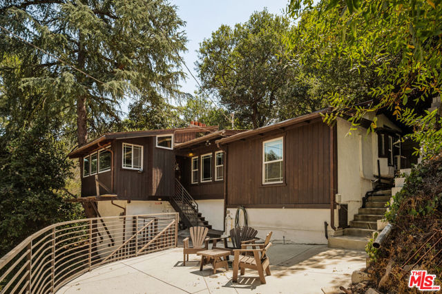 Property photo of 10012 Charter Oak LN