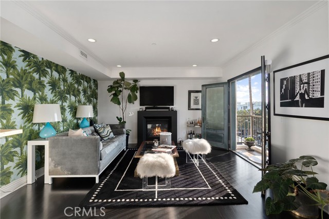 Property photo of 718 N Croft AV