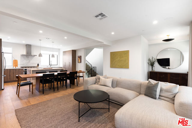 Property photo of 1204 N Thomas LN