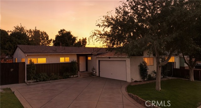 Photo of 9106 Lev Av