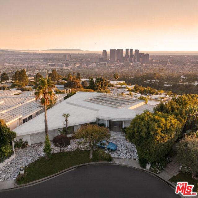 Property photo of 305 Trousdale PL