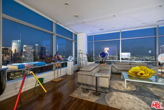 Property photo of 900 W Olympic BL