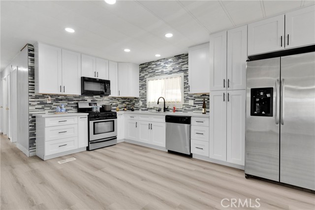 Property photo of 13878 Victoria DR
