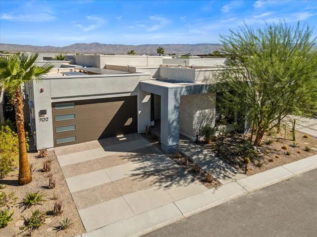 Property photo of 702 Fountain Dr DR