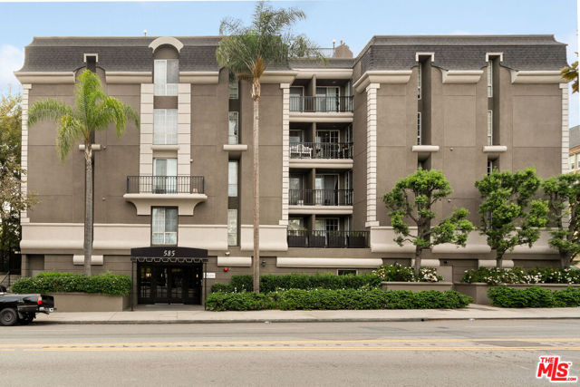 Property photo of 585 N Rossmore AV