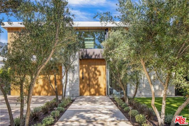 Property photo of 740 Warner AV