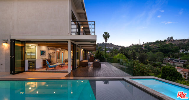 Property photo of 2608 Carman Crest DR