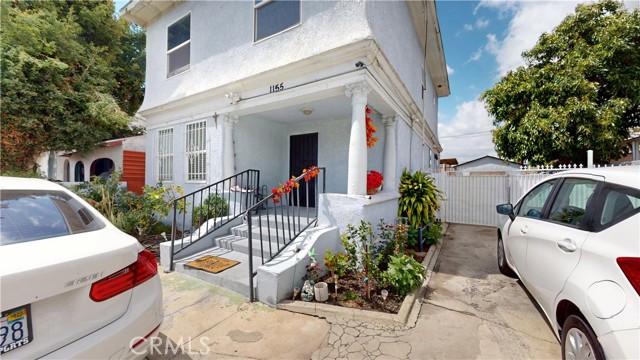 Property photo of 1155 E 58th DR