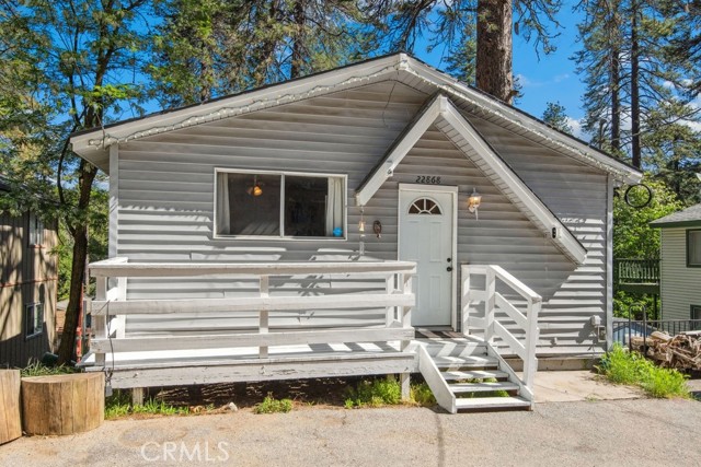 Property photo of 22868 Laurel LN