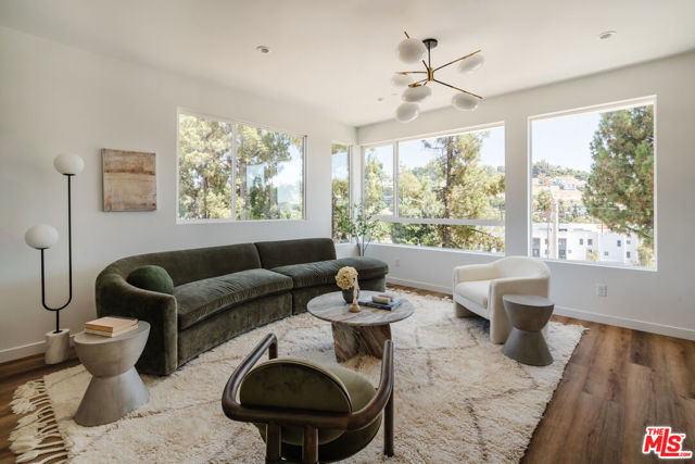 Property photo of 3846 N Riley LN
