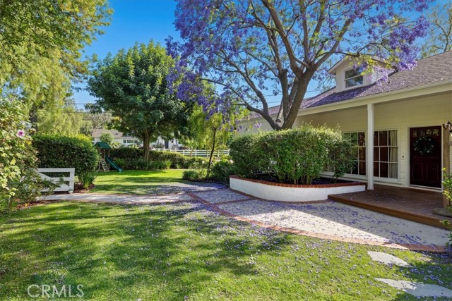 Property photo of 11 Dapplegray LN
