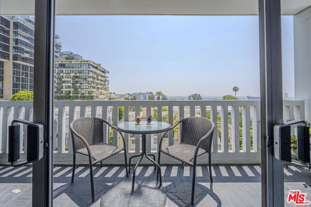 Property photo of 999 N Doheny DR