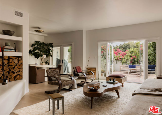Property photo of 6435 Zumirez DR