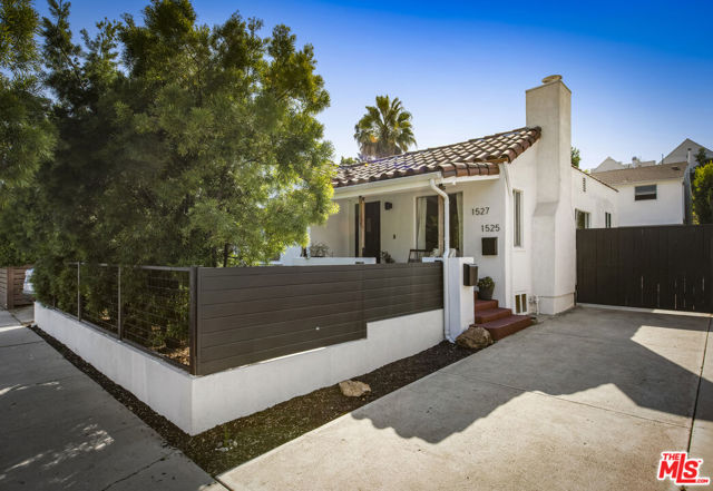 Property photo of 1525 Carmona AV