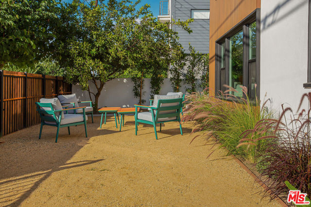 Property photo of 2046 S Burnside AV