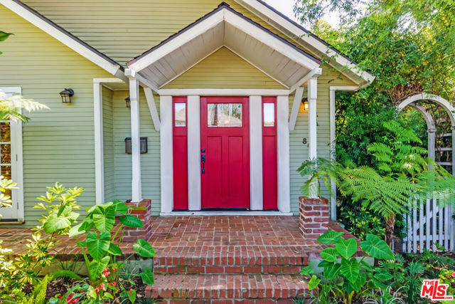 Property photo of 866 N Doheny DR