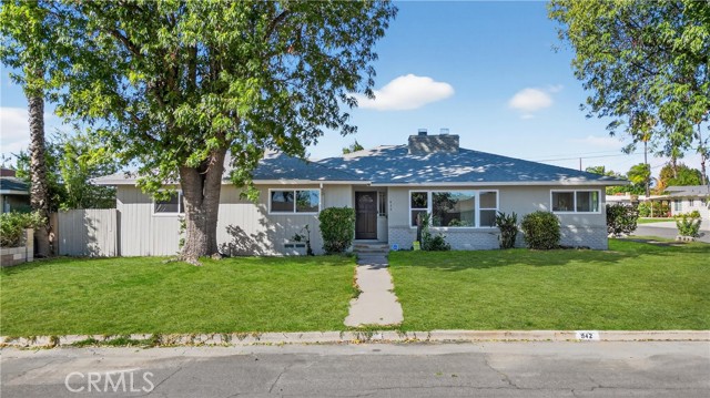 Photo of 942 N Encina Av