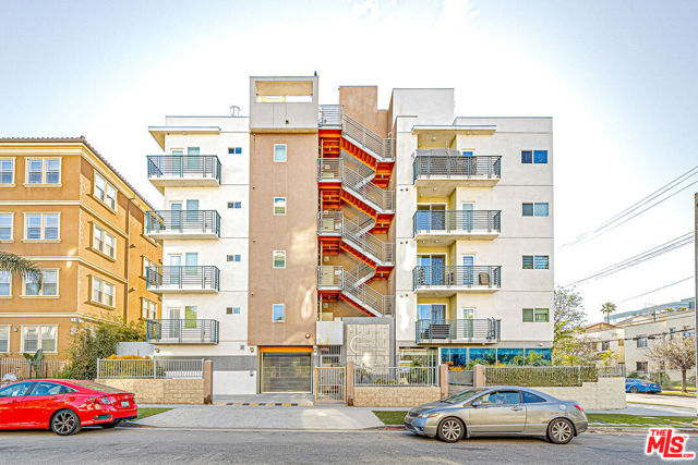 Property photo of 903 S New Hampshire AV