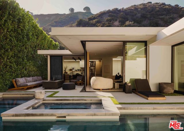 Property photo of 1952 N Beverly DR