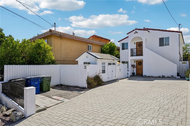 Property photo of 745 W Oliver St